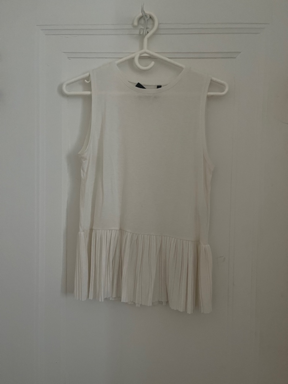 Theory White Sleeveless Pleated-Hem Tank